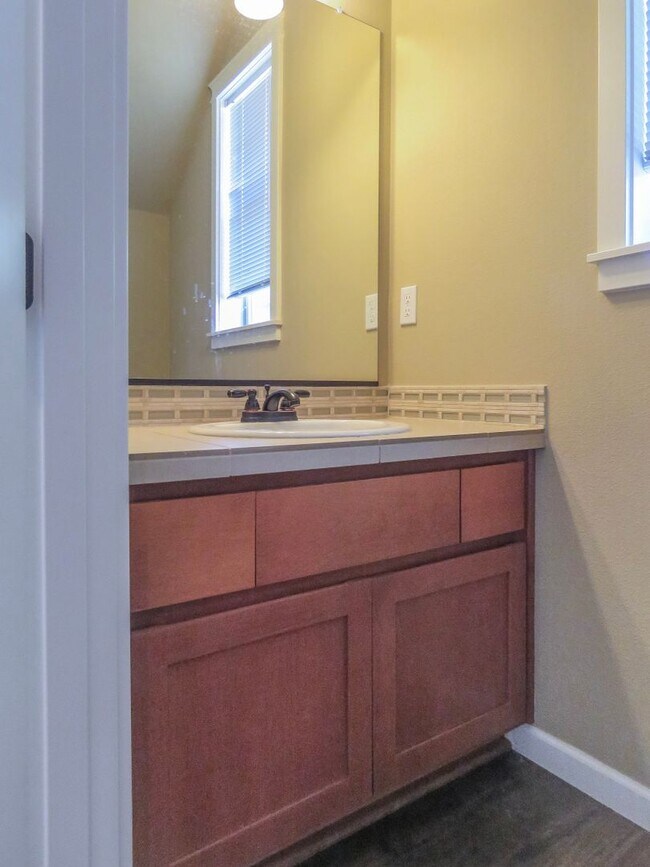 Building Photo - 3 Bedroom Corner lot Coming Soon in Carlton !