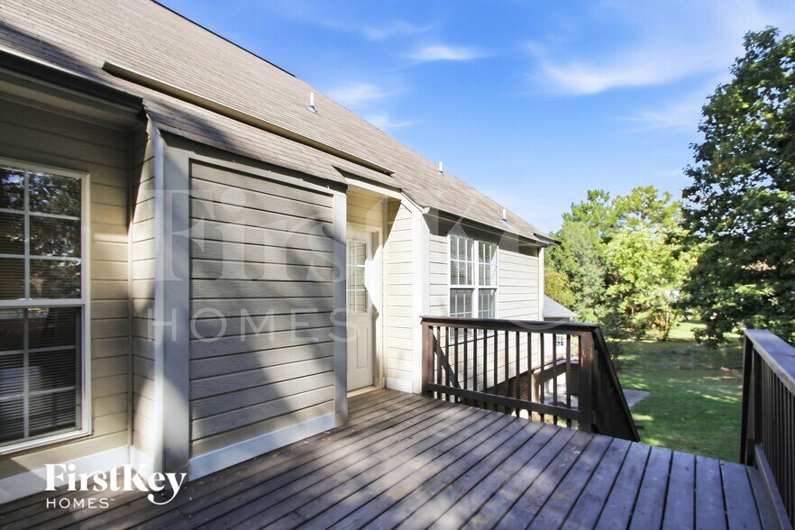 Building Photo - 1011 Hickory Cir