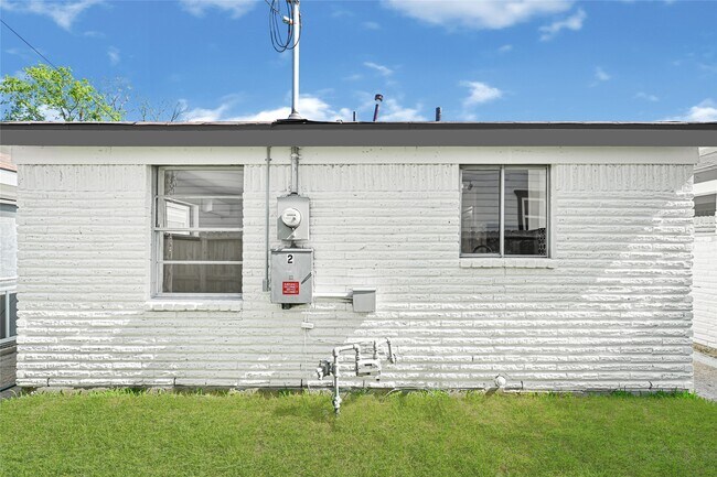 Building Photo - 8701 Bertwood St