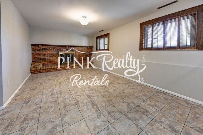 Building Photo - Nice 4 Bedroom Close to Peterson AFB and S...