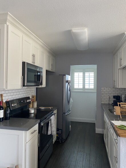 kitchen and private laundry in unit - 177 Lighthouse Dr