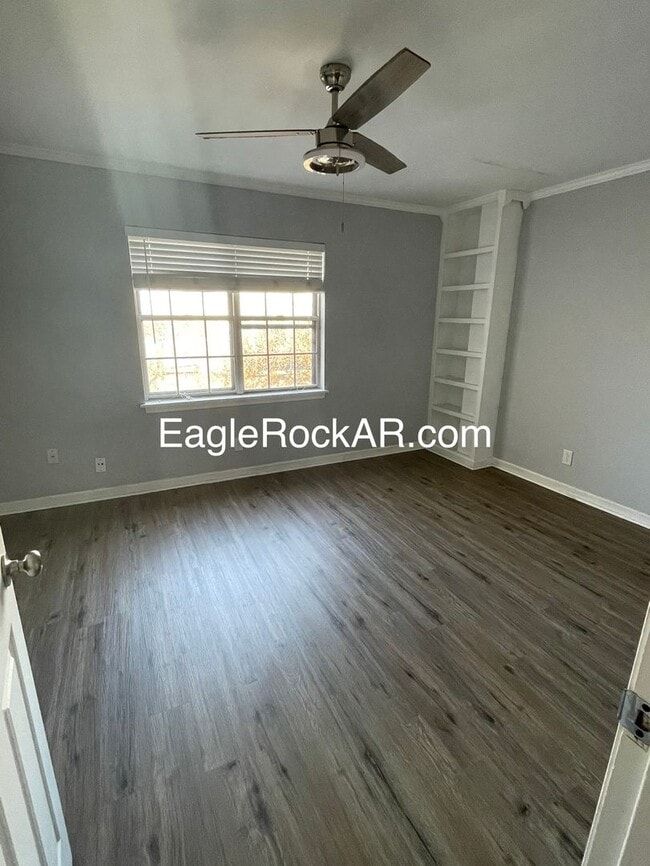 Building Photo - Cozy Townhome with Pool!