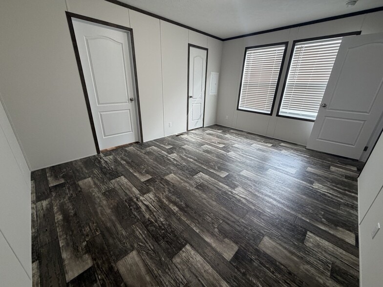 Building Photo - 16161 Normandy St