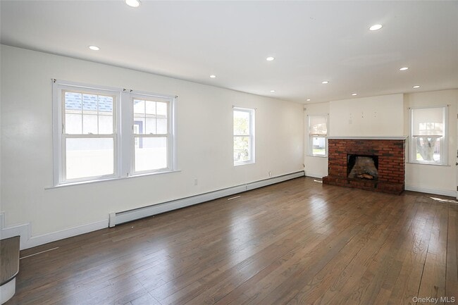 Building Photo - 987 Kings Pkwy