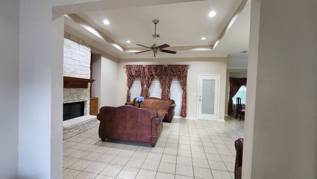 Building Photo - 4/2 in MIDWAY ISD