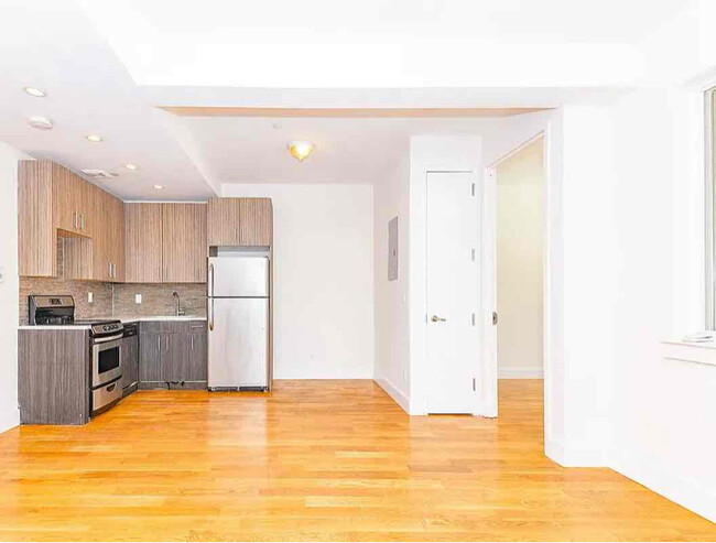 Primary Photo - 871 Bergen St