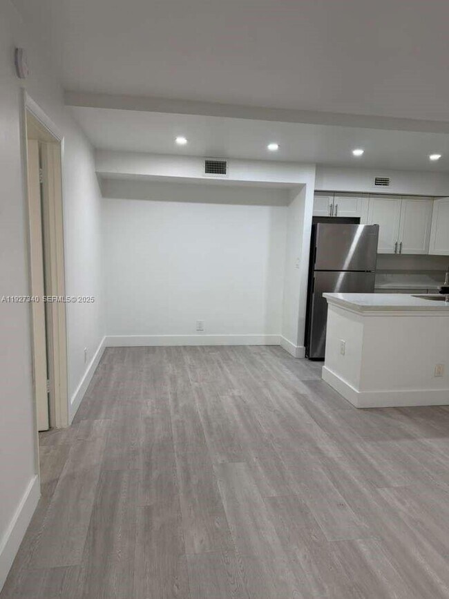 Building Photo - 10020 Winding Lake Rd