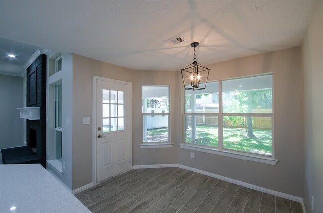 Building Photo - 12811 Fisher Dr