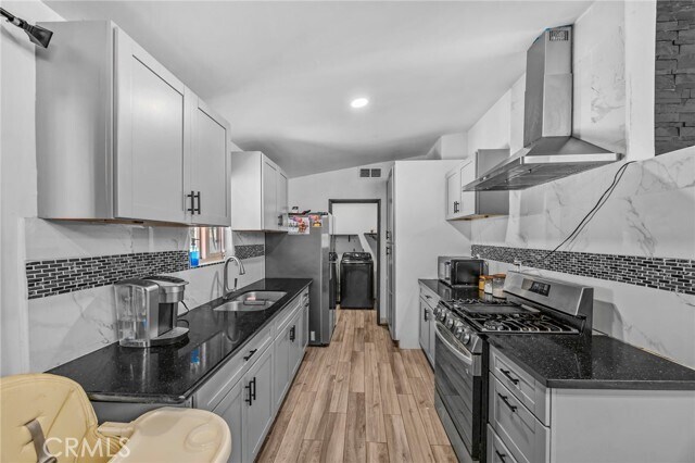 Building Photo - 9417 Mango Ave