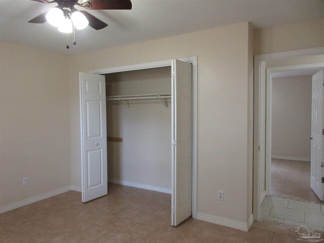 Building Photo - 4738 Live Oak Ln