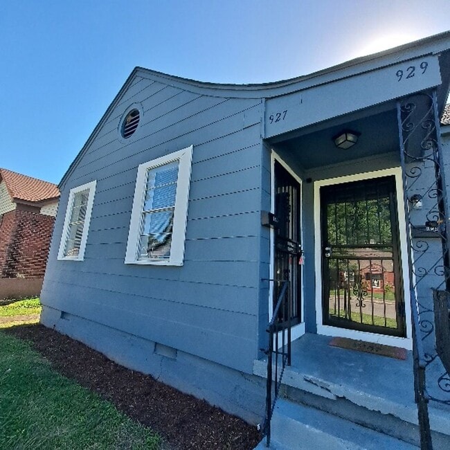 Primary Photo - 927 Maple Dr