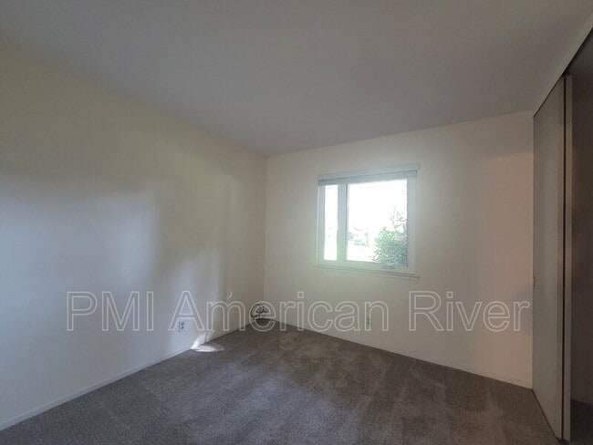 Building Photo - 8387 La Riviera Dr