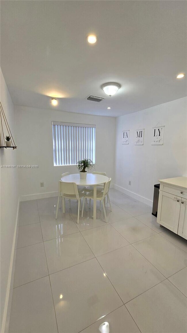 Building Photo - 9331 SW 27th St