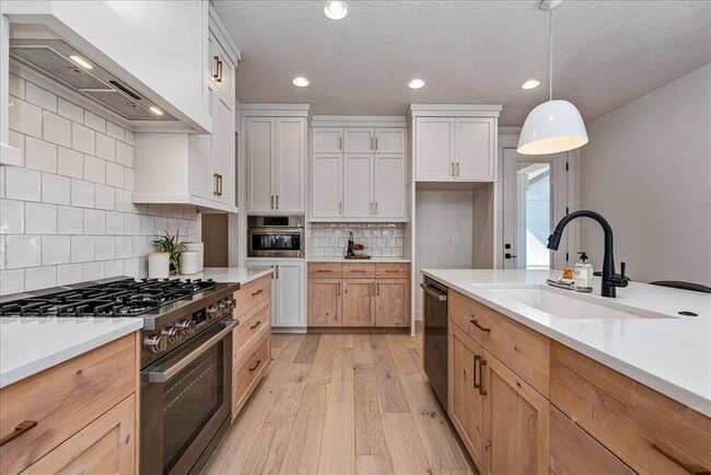 Building Photo - 8357 W Shams Ln