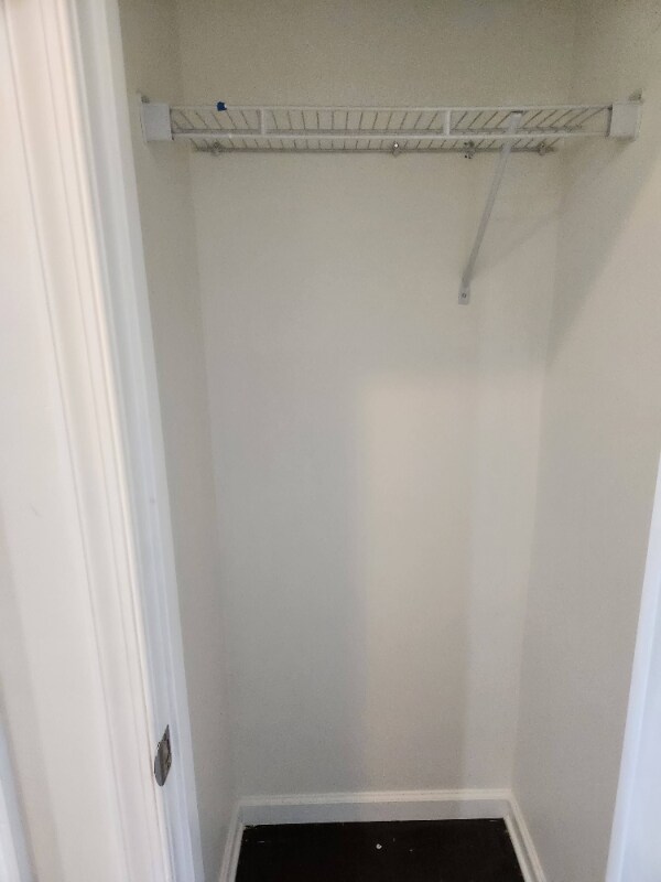 Building Photo - 2041 Leeds Ln