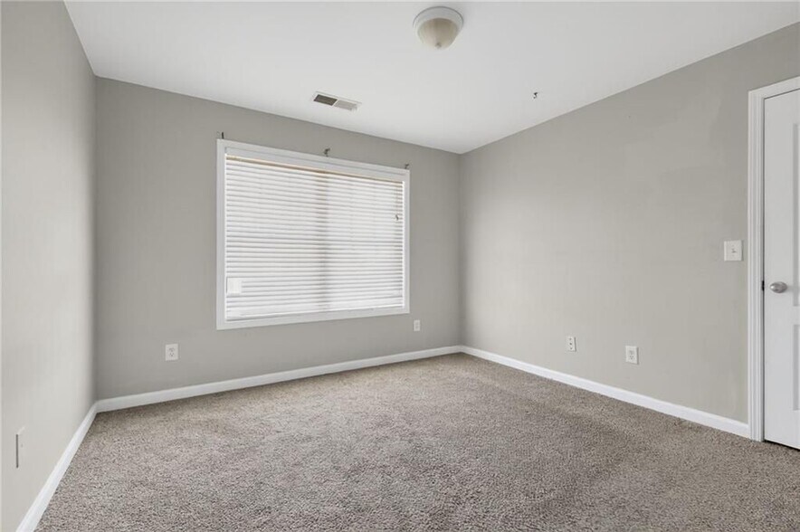 Building Photo - 1136 Mason Lee Ave SE