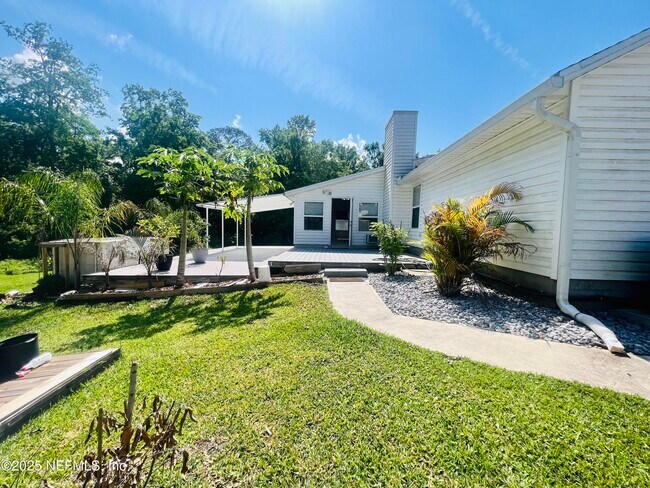 Building Photo - 8971 Rockpond Meadows Dr