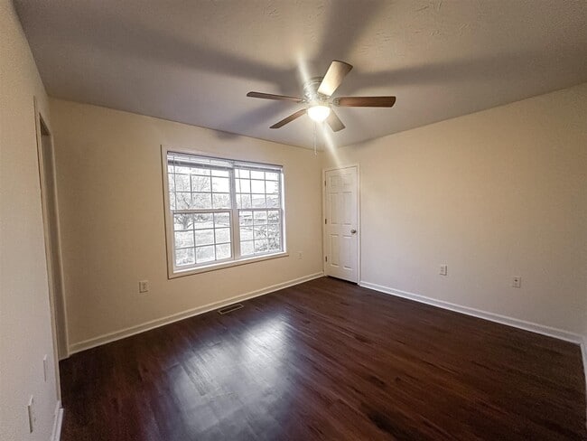 Building Photo - 1225 N Lee Dr