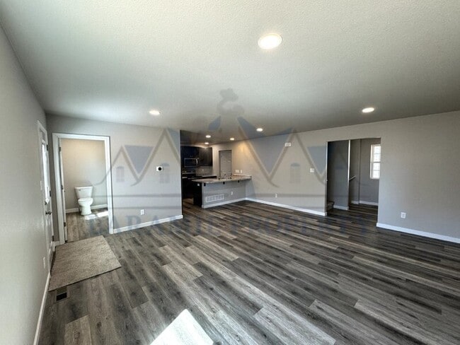Building Photo - 4521 E Bobolink Ln