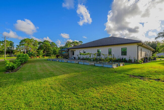 Building Photo - 1155 SW Bent Pine Cove