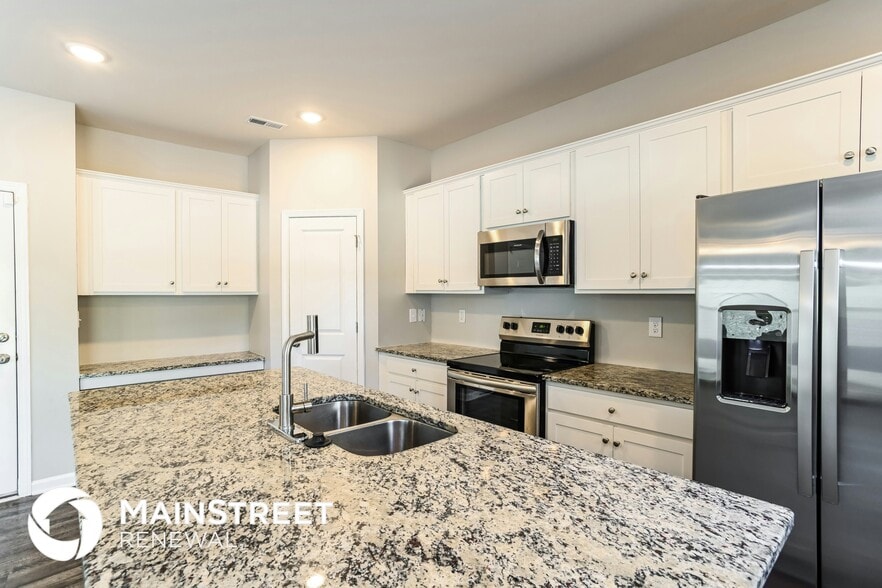 Building Photo - 12014 Old Dulin Farms Way