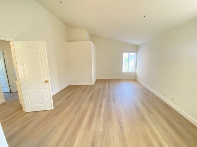 Building Photo - Very Spacious 3 Bedroom, 2.5 Bathroom House For Rent in Buena Park-Lots of Recent Upgrades!