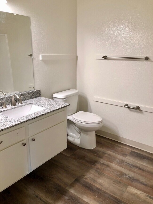 Building Photo - West Ventura Apartment