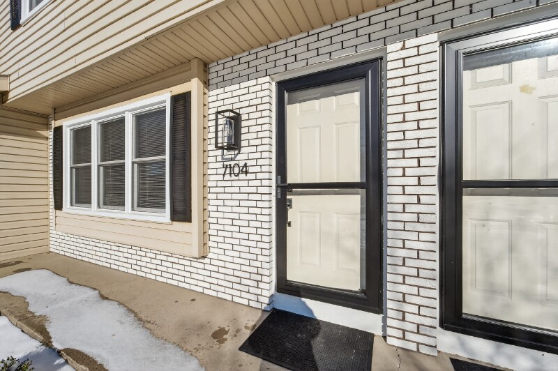 Building Photo - 7104 Park Shores Ct