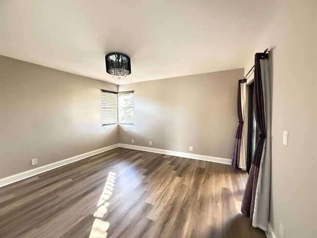 Building Photo - 5781 Riverside Dr