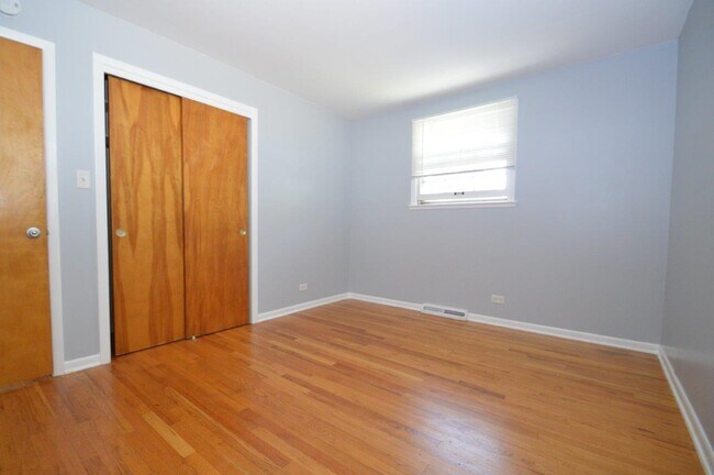 Building Photo - 651 S Stuart Ln