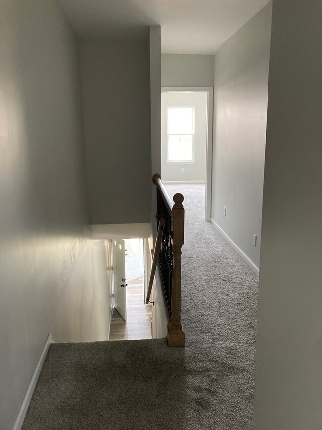 Building Photo - Fully renovated 3 bedroom, 2.5 bathroom en...