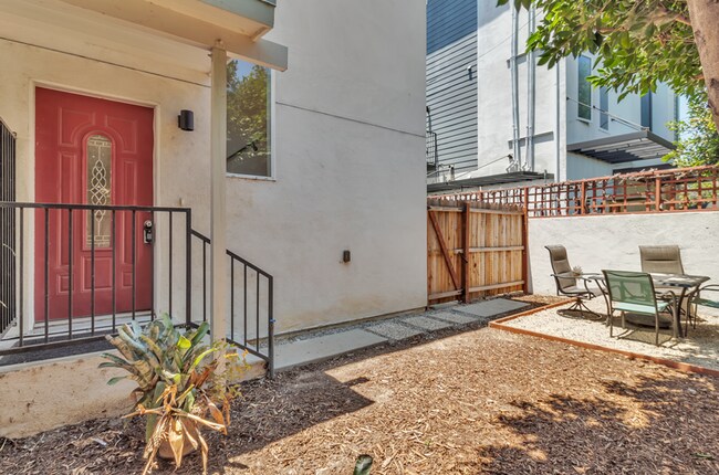 Building Photo - 1846 S Curson Ave
