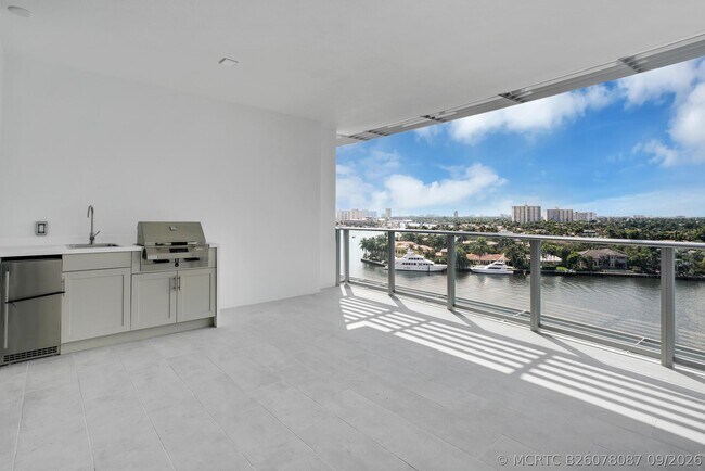Building Photo - 435 Bayshore Dr