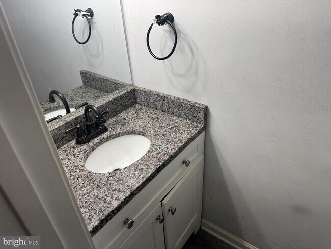 Building Photo - 100 Cypress Dr