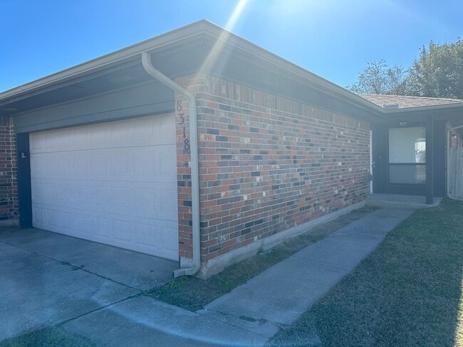 Primary Photo - 2 Bed 2 Bath duplex on 10th and Council