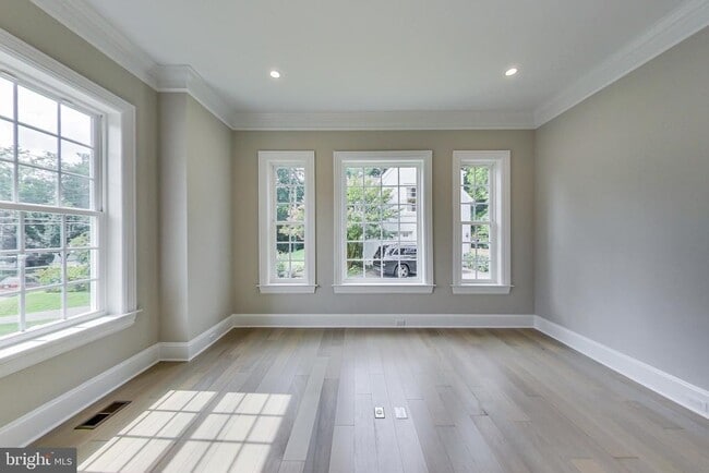 Building Photo - 3104 Sleepy Hollow Rd