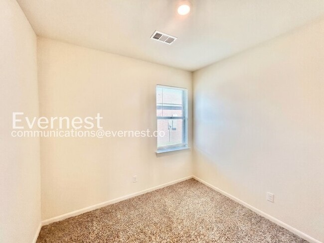 Building Photo - 4 Bed/2 Bath Home with Garage / Available Now!