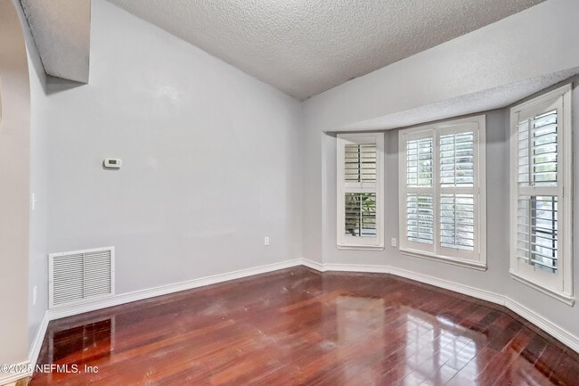 Building Photo - 13002 Viburnum Dr S