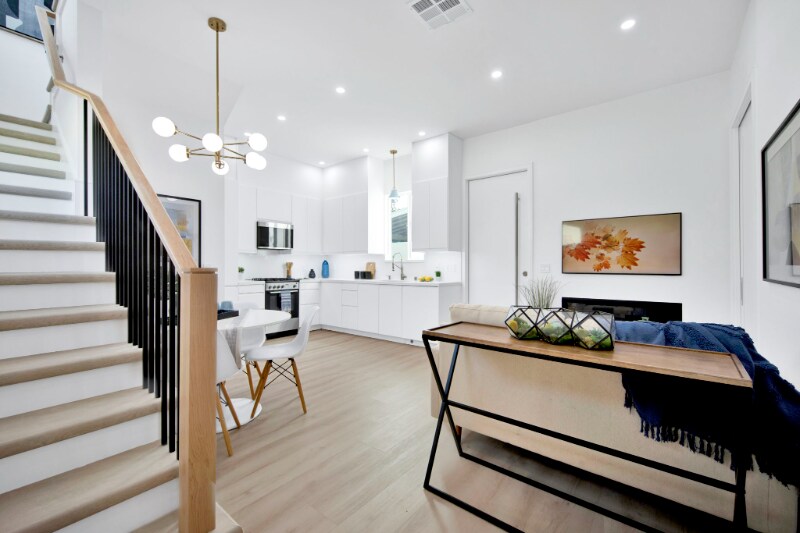 Building Photo - 2354 E Poppy St