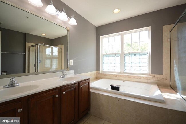 Building Photo - 421 Green Fern Cir