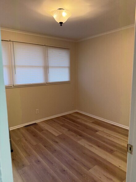 Building Photo - 410 Dunn St