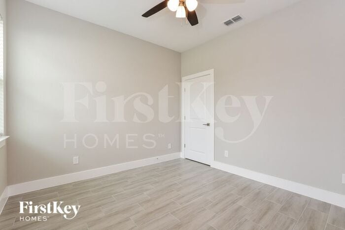 Building Photo - 330 Athabasca Pl