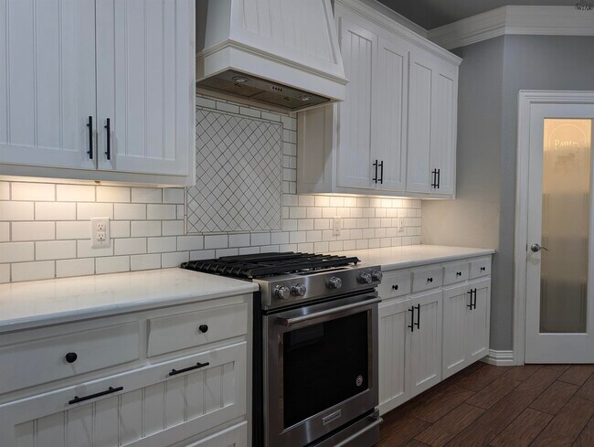 Building Photo - 2916 S Shepherds Glen