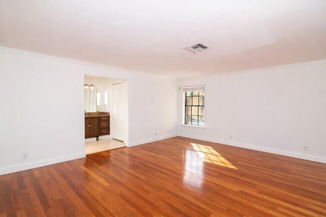 Building Photo - 1524 SE 12th St