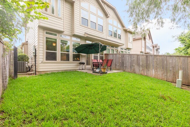Building Photo - 87 Aventura Pl