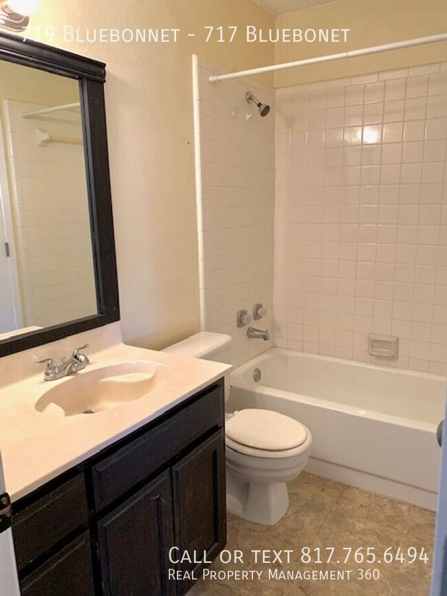 Building Photo - 719 Bluebonnet-717 Bluebonet