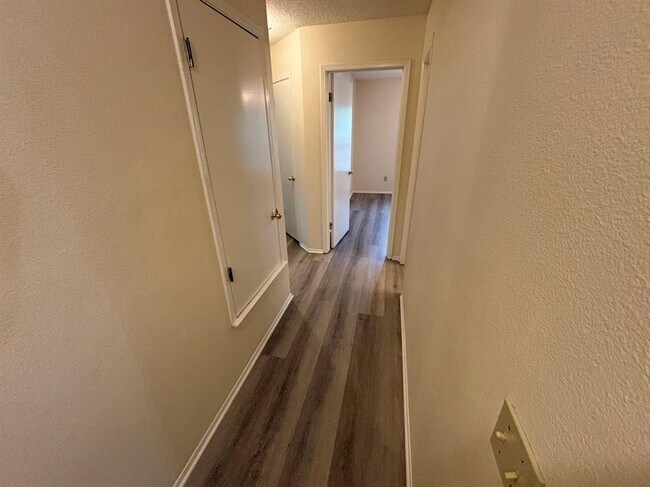 Building Photo - 10911 Grassmere Ct