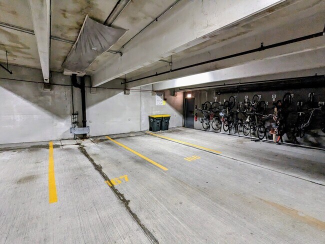 Building Photo - 860 W Blackhawk St