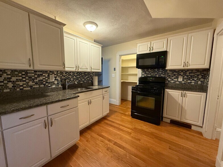 Primary Photo - 62A Willow Ave