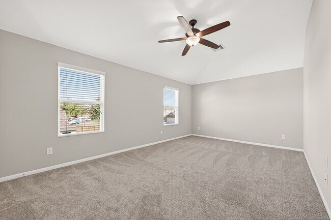 Building Photo - 2810 Meadowbrook Lane